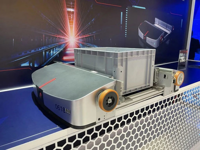 機器人大會七大亮點揭秘 鄧麗君現場“復活”、130只機器狗群舞與物流軟件研發